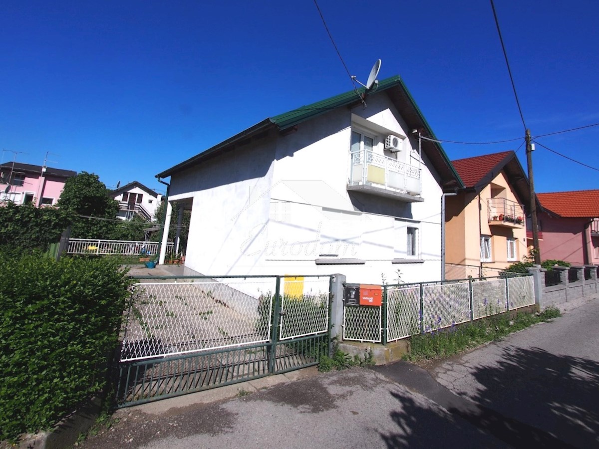 BOROVJE – Hiša z Dvema Stanovanjema na Prodaj