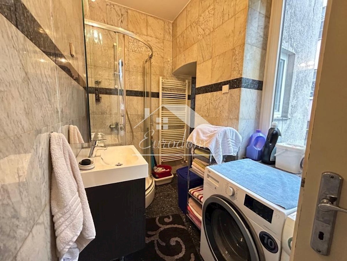 NAPRODAJ – Stanovanje 77 m² v pritličju stavbe blizu Zahodne železniške postaje, Zagreb