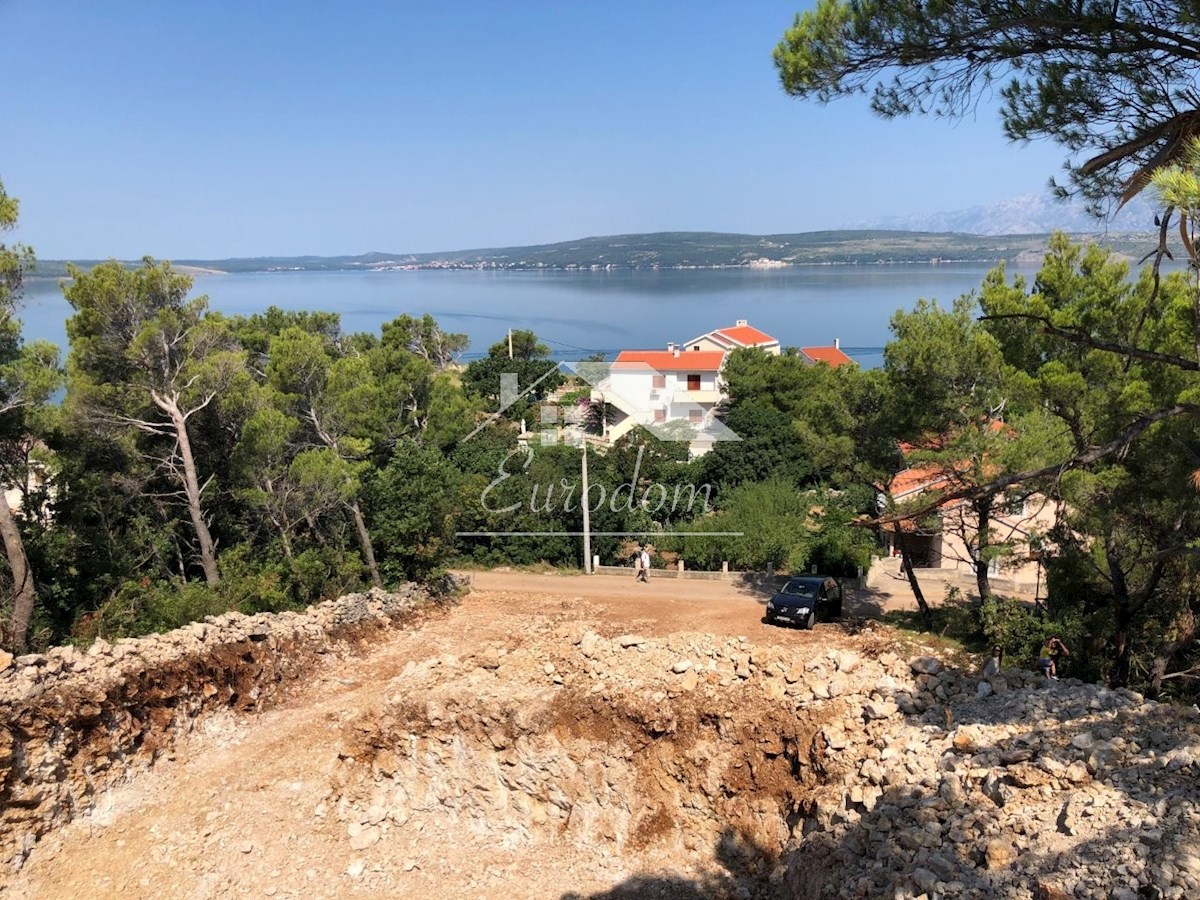 NOVIGRAD (ZADAR) – GRAJENO ZEMLJIŠČE S PROJEKTOM ZA 3 VILE S BAZENI, 100 M OD MORJA