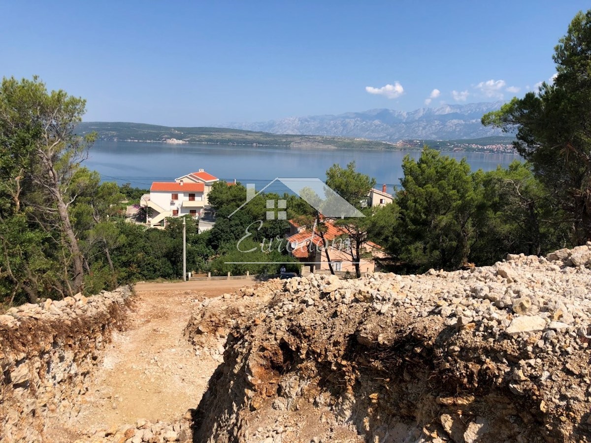 NOVIGRAD (ZADAR) – GRAJENO ZEMLJIŠČE S PROJEKTOM ZA 3 VILE S BAZENI, 100 M OD MORJA