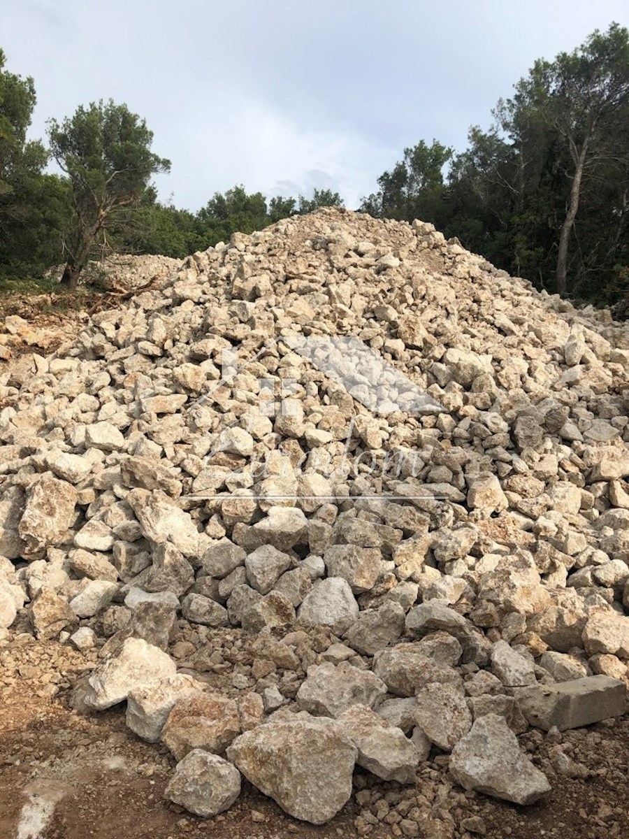 NOVIGRAD (ZADAR) – GRAJENO ZEMLJIŠČE S PROJEKTOM ZA 3 VILE S BAZENI, 100 M OD MORJA