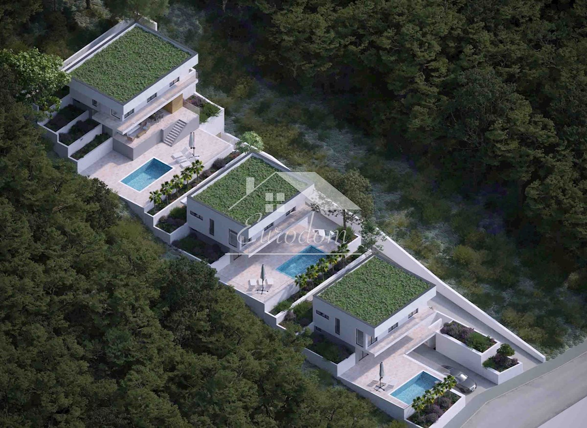 NOVIGRAD (ZADAR) – GRAJENO ZEMLJIŠČE S PROJEKTOM ZA 3 VILE S BAZENI, 100 M OD MORJA