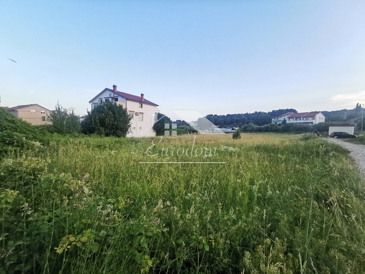 GRADBENO ZEMLJIŠČE V PALITU – ATRAKTIVNA LOKACIJA, PROMOCIJSKA CENA!