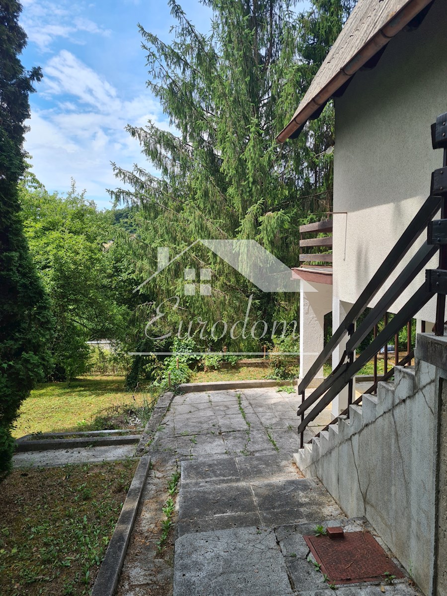 Čudovita Samostojna Hiša v Svetem Križu Začretju