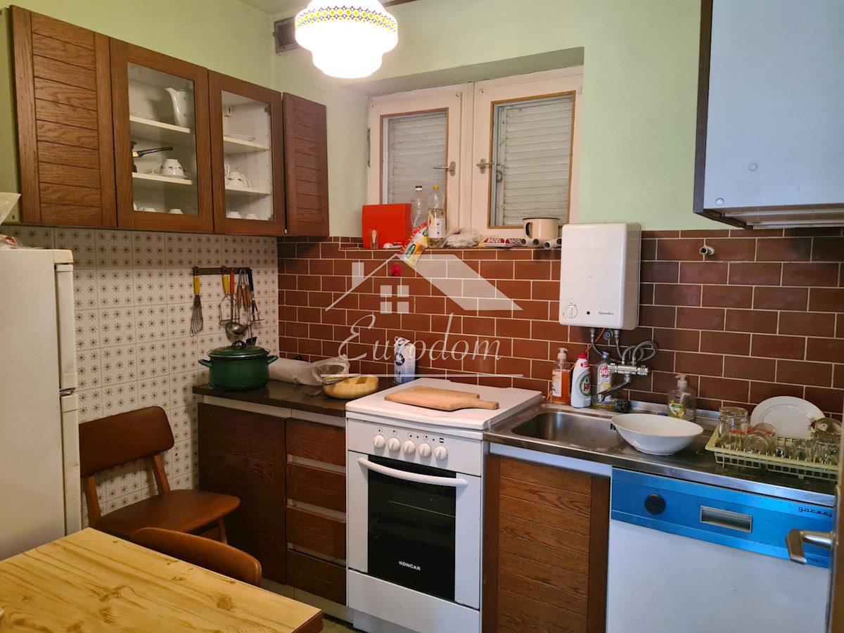 Čudovita Samostojna Hiša v Svetem Križu Začretju