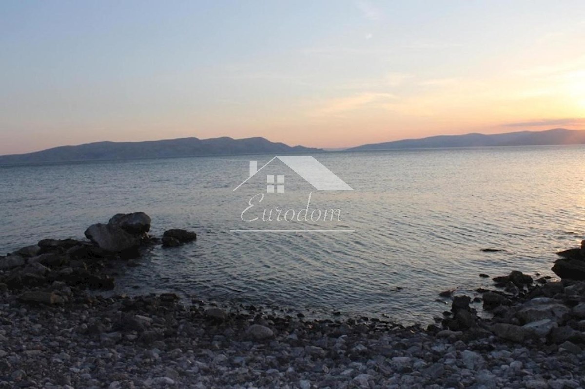 Hiša s 4 Apartmaji na Prodaj – Prva Vrsta ob Morju v Svetem Jurju
