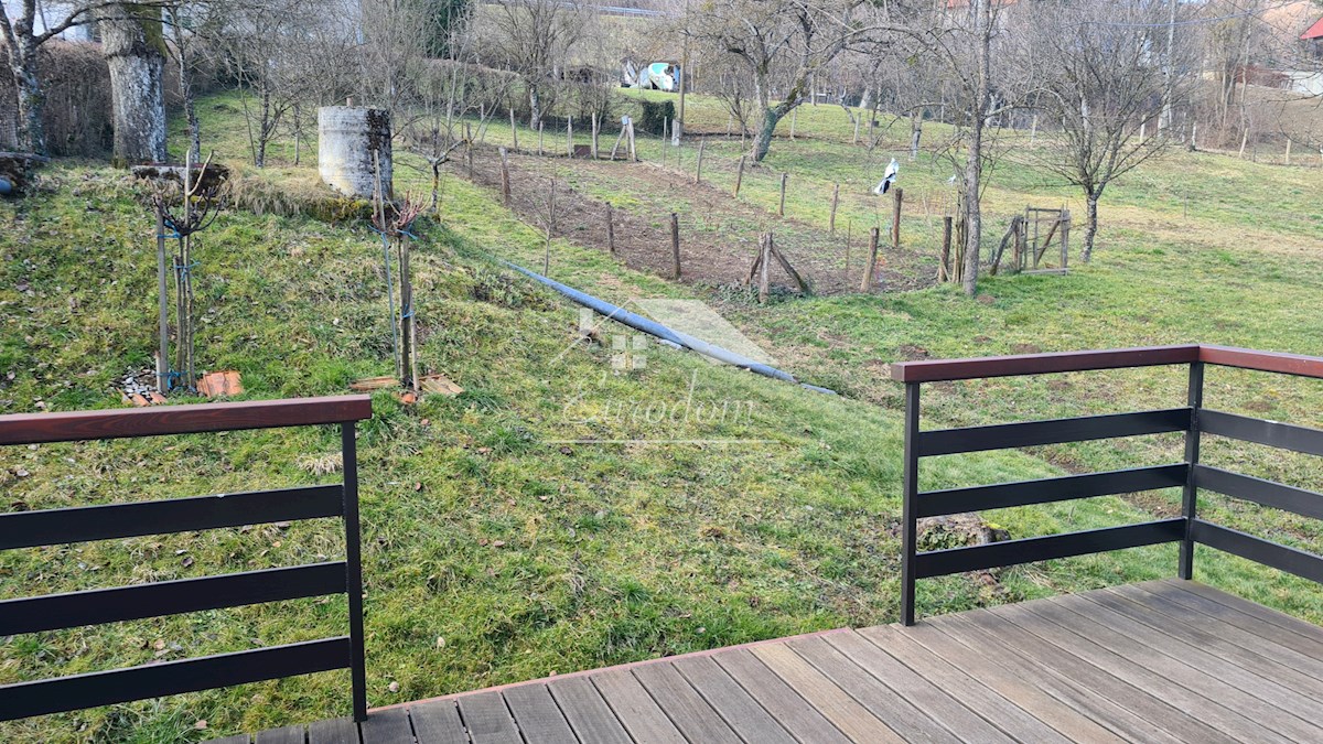 Hiša v Svetem Križu – idealna za bivanje ali kot vikendica