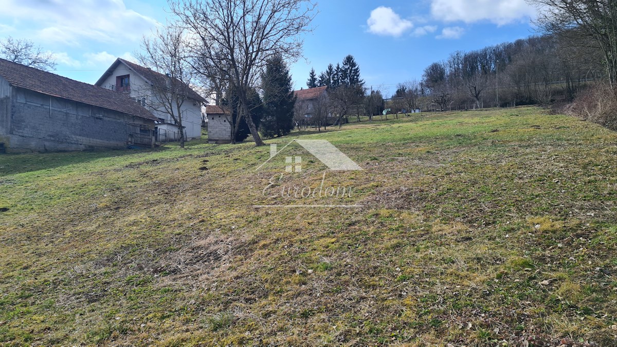 Hiša v Svetem Križu – idealna za bivanje ali kot vikendica