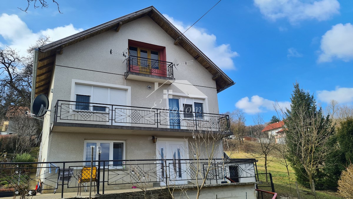 Hiša v Svetem Križu – idealna za bivanje ali kot vikendica