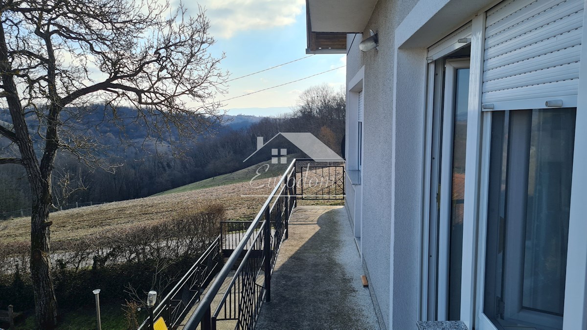 Hiša v Svetem Križu – idealna za bivanje ali kot vikendica