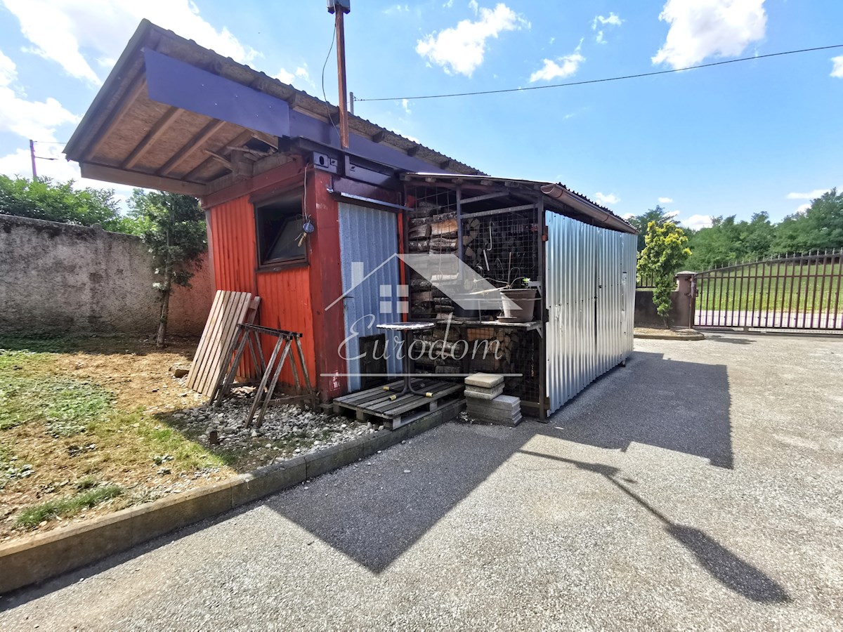 NAPRODAJ: KAKOVOSTNO GRAJENA HIŠA – ZAGREB, BIZEK