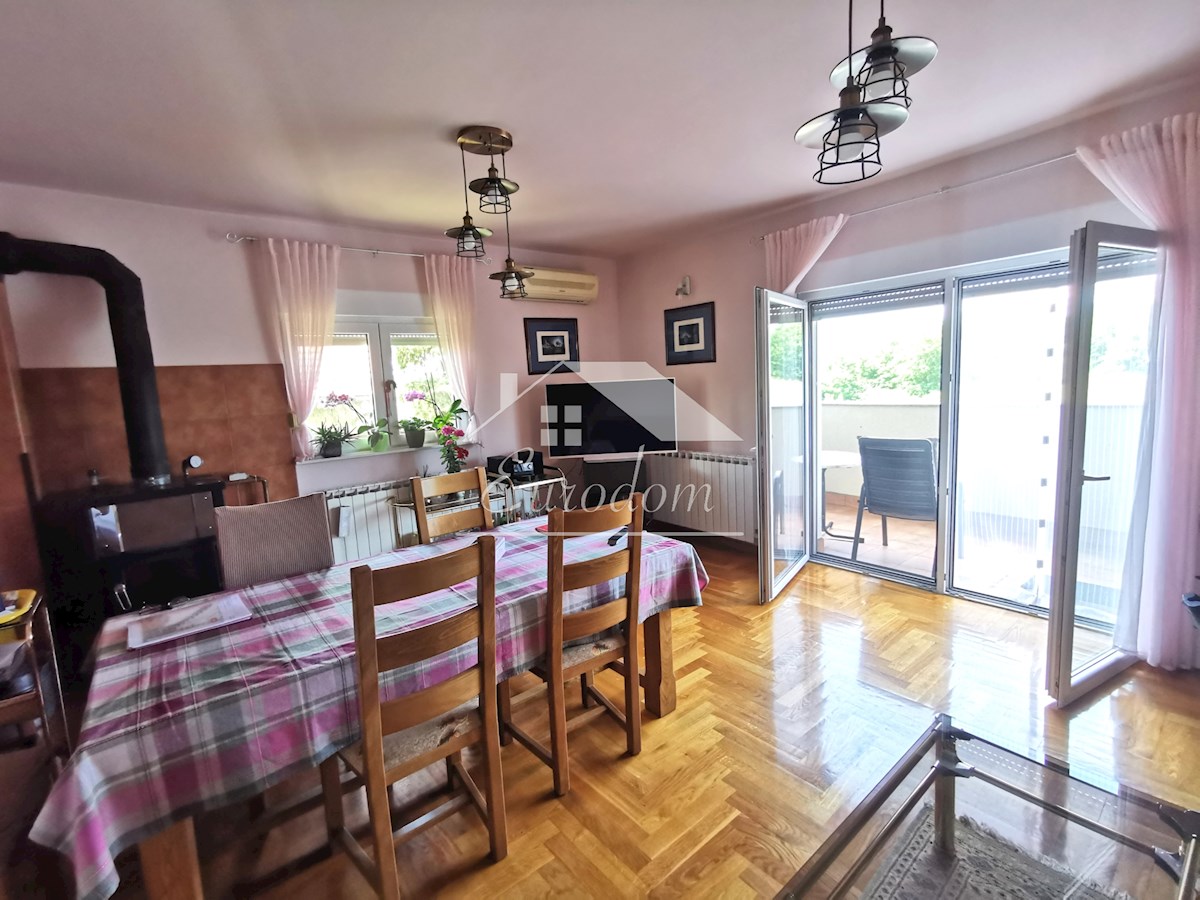 NAPRODAJ: KAKOVOSTNO GRAJENA HIŠA – ZAGREB, BIZEK