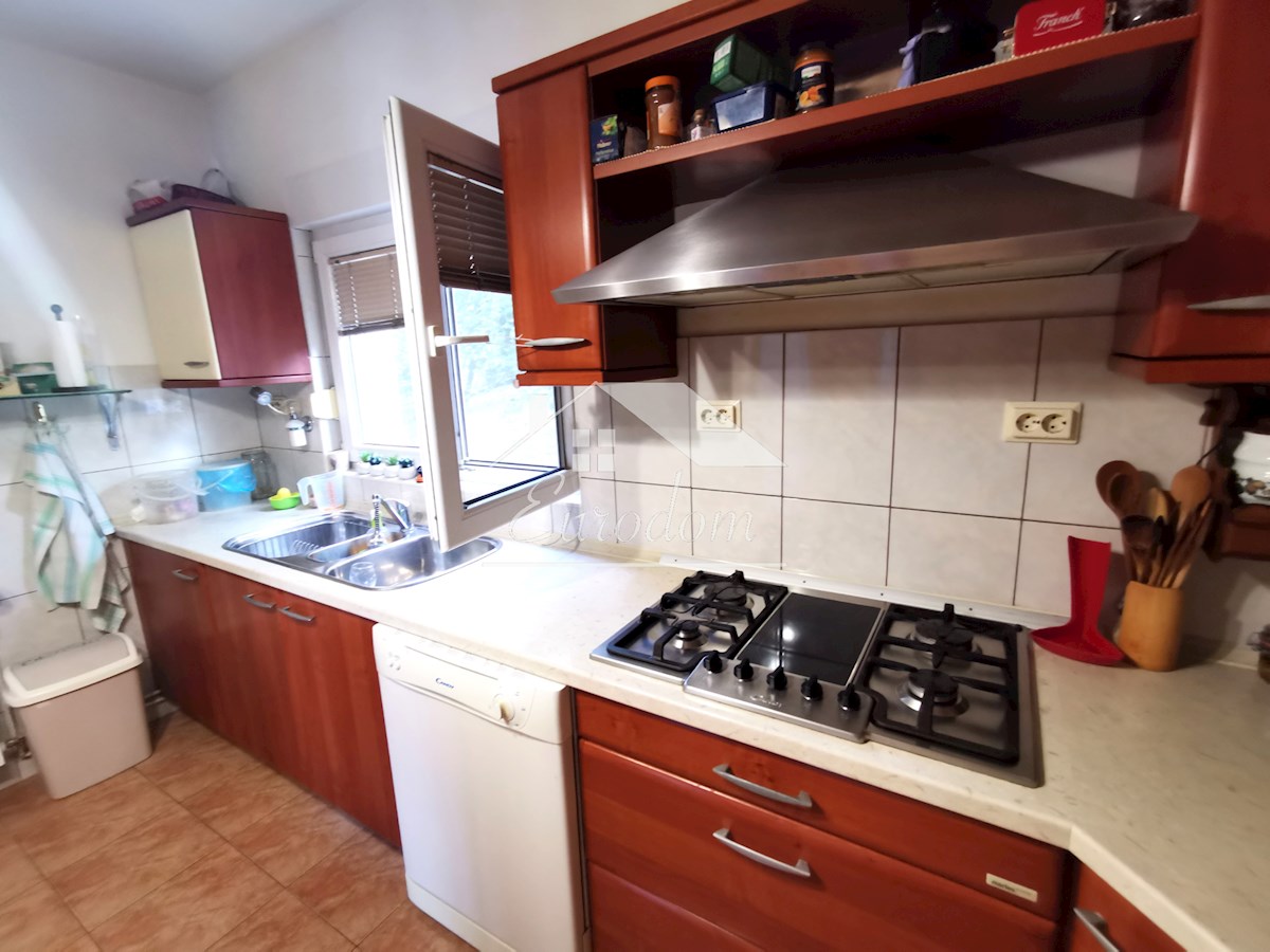 NAPRODAJ: KAKOVOSTNO GRAJENA HIŠA – ZAGREB, BIZEK