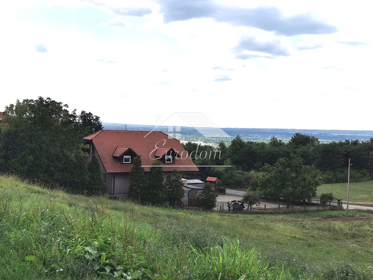 NAPRODAJ: KAKOVOSTNO GRAJENA HIŠA – ZAGREB, BIZEK