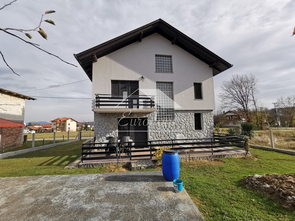 Naprodaj visoko kakovostno zgrajena družinska hiša v Strmcu Stubičkem