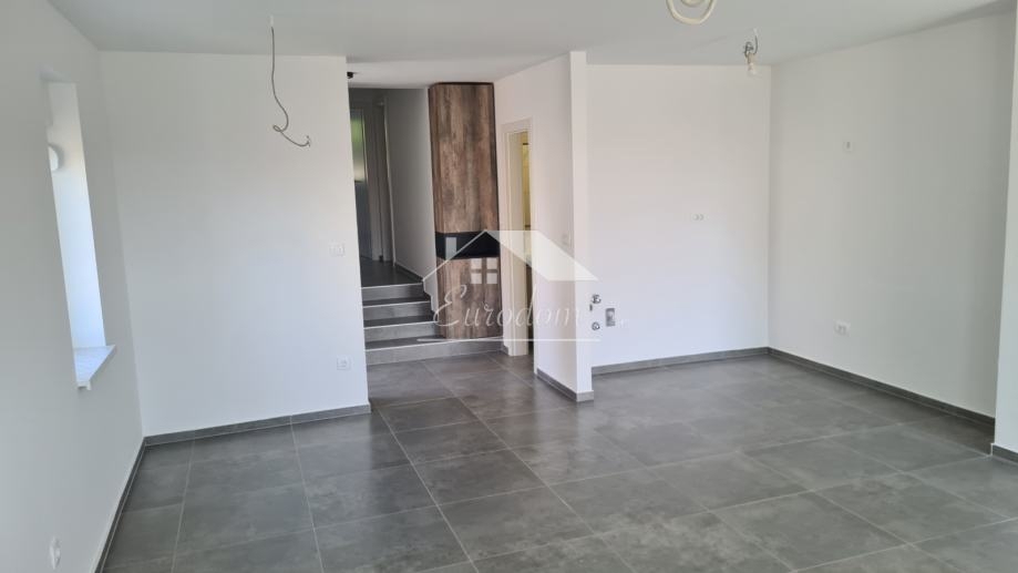 Stanovanje Mandre, Kolan, 99,51m2