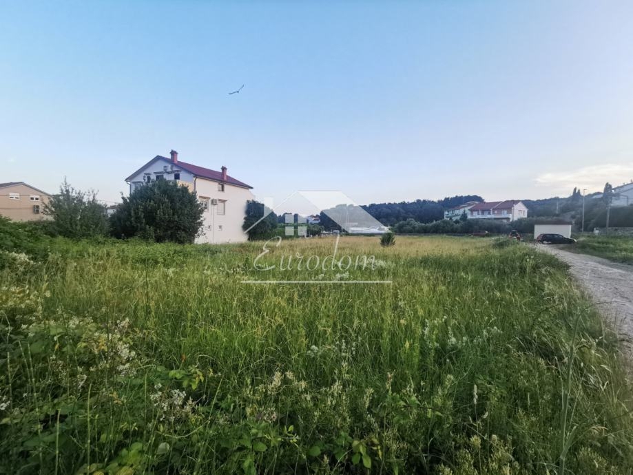 Zemljišče Palit, 2082m2