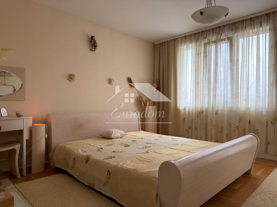 Hiša Novi Dvori, 204m2