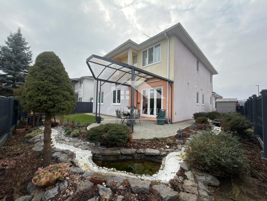 Hiša Novi Dvori, 204m2