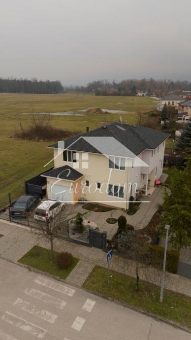 Hiša Novi Dvori, 204m2