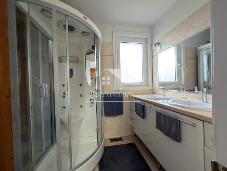 Hiša Novi Dvori, 204m2