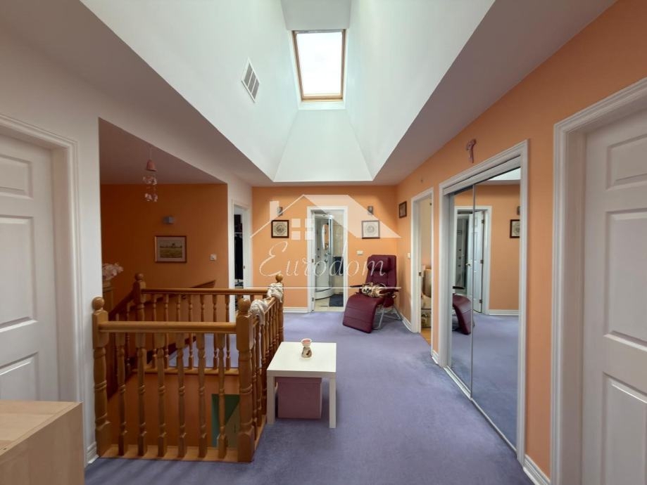 Hiša Novi Dvori, 204m2