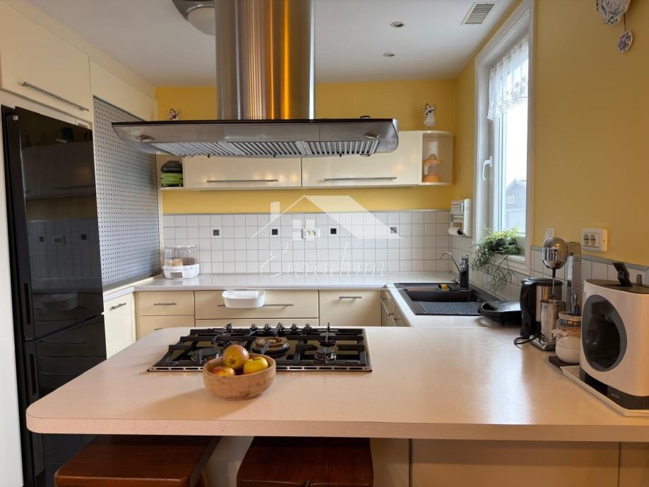 Hiša Novi Dvori, 204m2