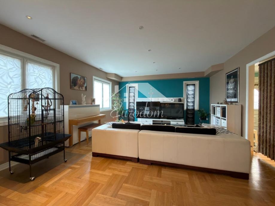 Hiša Novi Dvori, 204m2