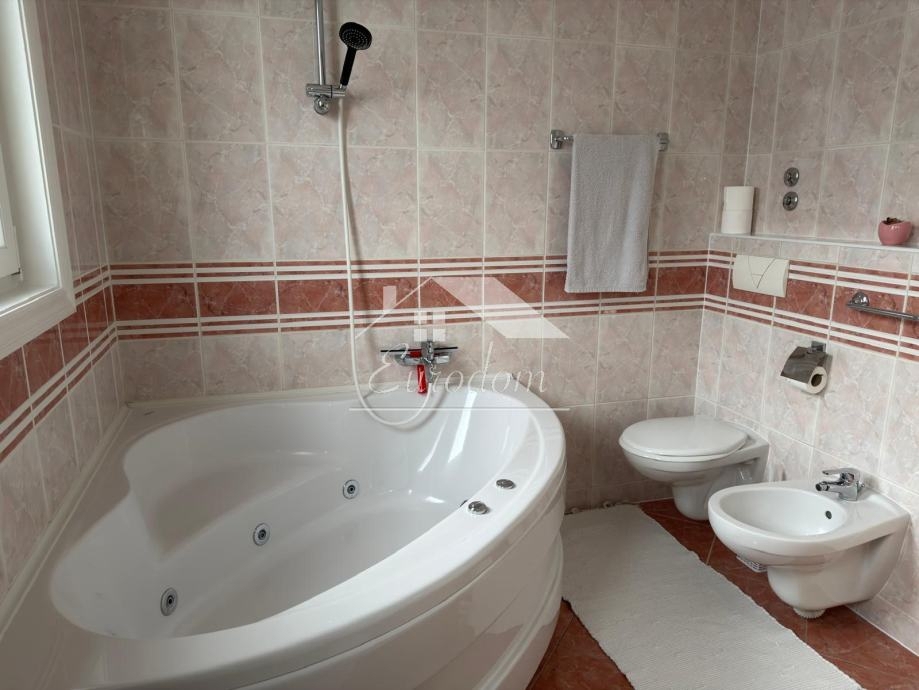 Hiša Novi Dvori, 204m2