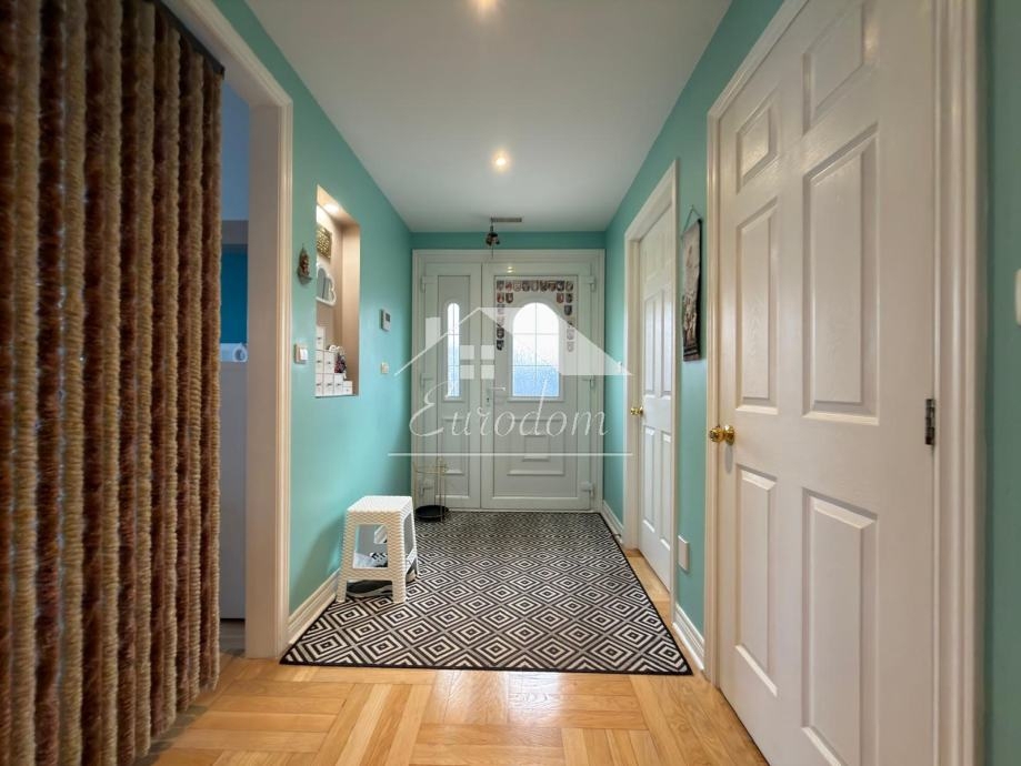 Hiša Novi Dvori, 204m2