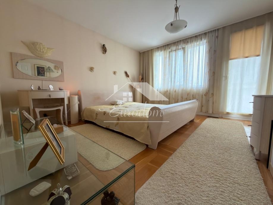 Hiša Novi Dvori, 204m2