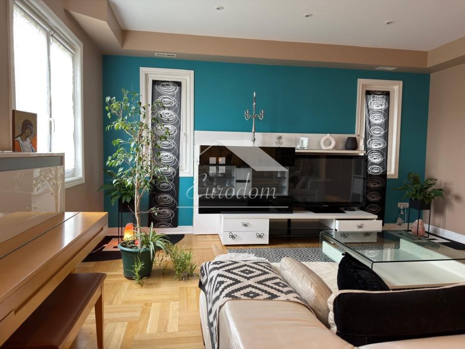 Hiša Novi Dvori, 204m2