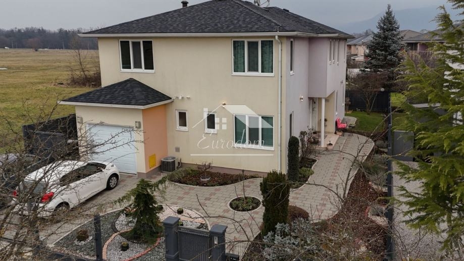 Hiša Novi Dvori, 204m2