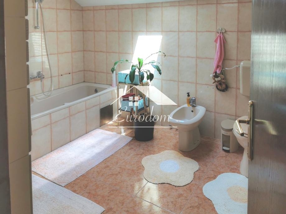 Hiša Velika Mlaka, 300m2