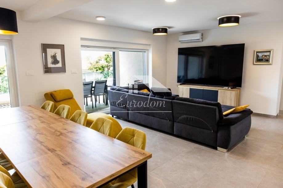 Stanovanje Mandre, Kolan, 146,71m2