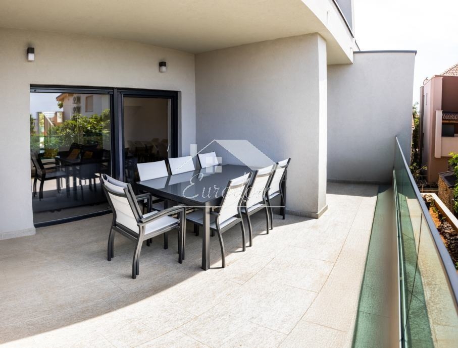 Stanovanje Mandre, Kolan, 146,71m2