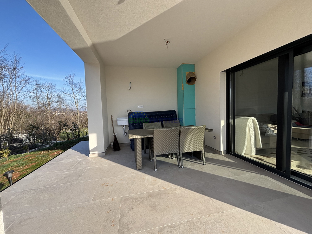 Istra, okolica Rovinja, prekrasna prizemnica s bazenom