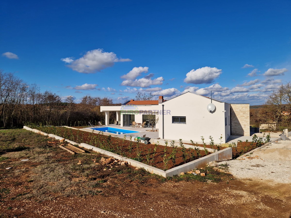 Istra, okolica Rovinja, prekrasna prizemnica s bazenom