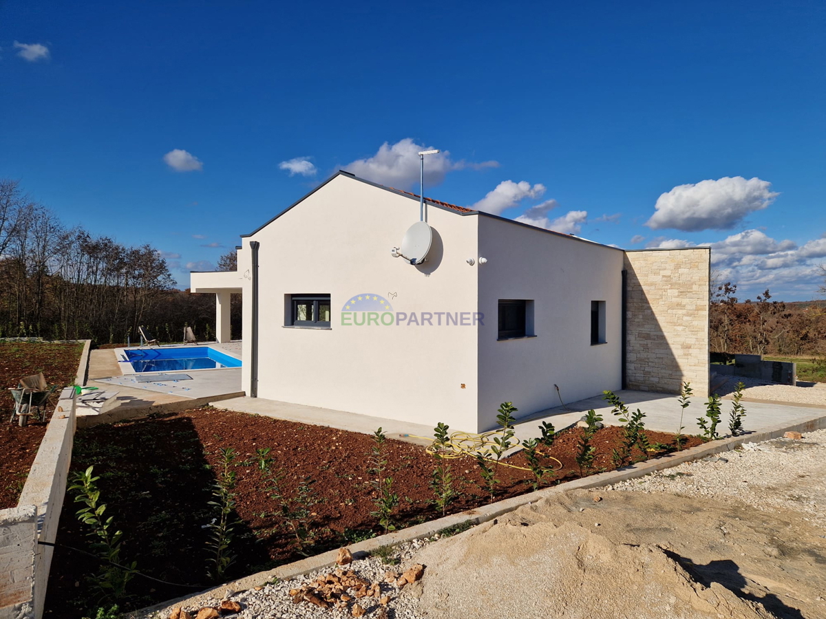 Istra, okolica Rovinja, prekrasna prizemnica s bazenom