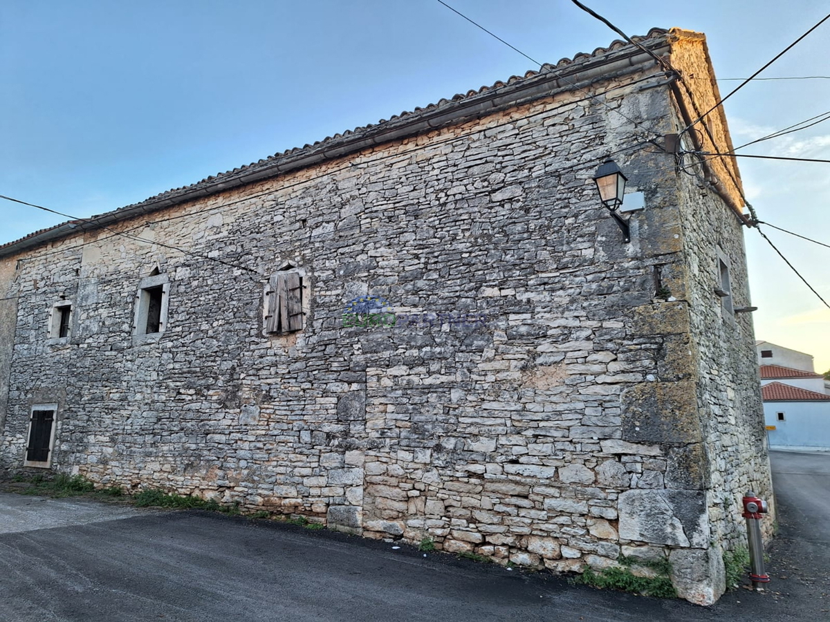 Istra, Pula, stara kamnita hiša za obnovo