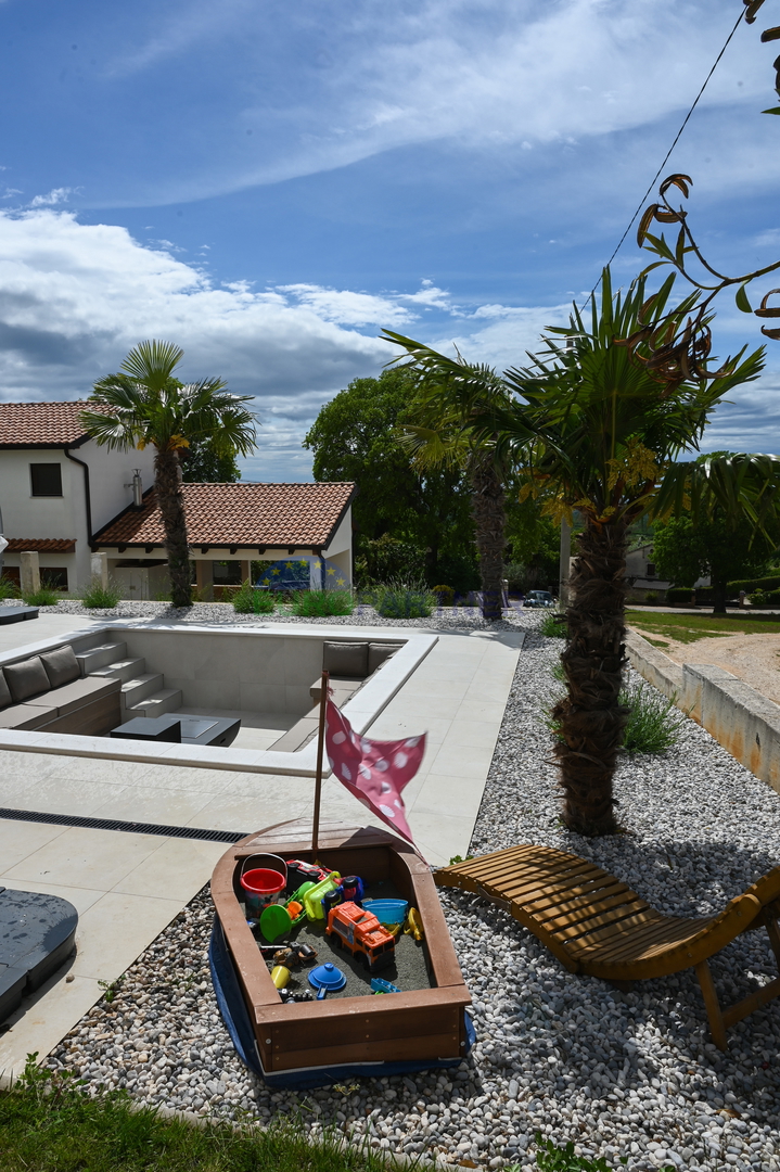 Luksuzna in moderna vila s panoramskim razgledom na morje, Poreč, Istra