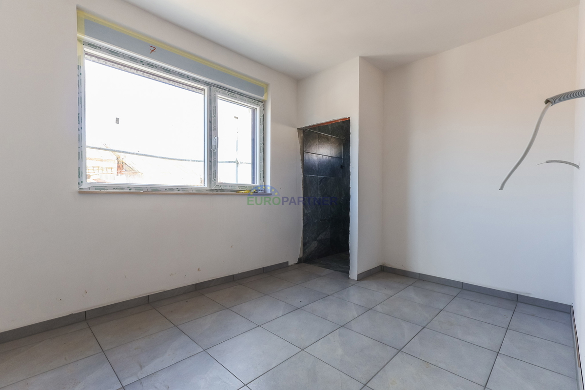 Moderno stanovanje s 3 spalnicami, Poreč, 4 km od morja