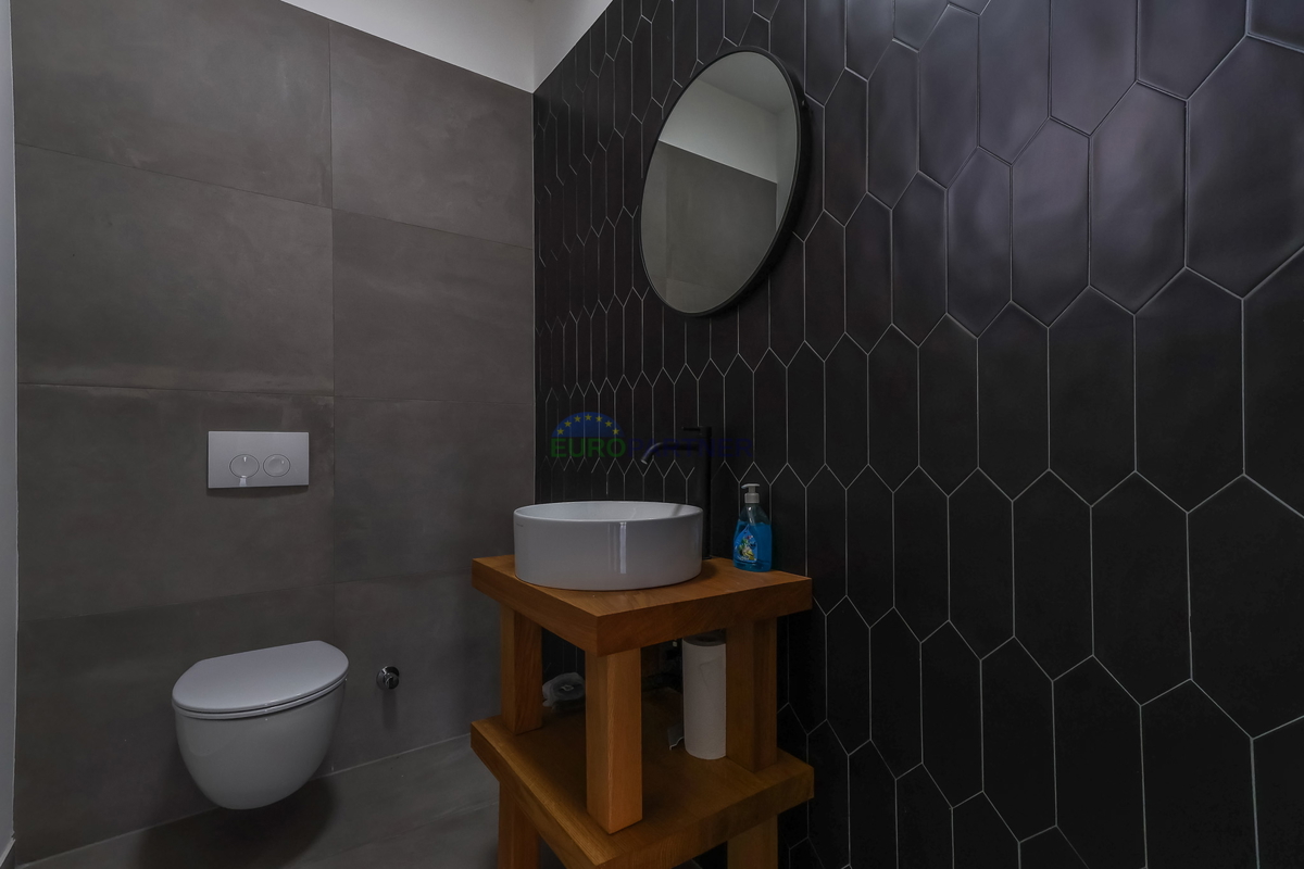 Samostojna luksuzna vila s pogledom na morje