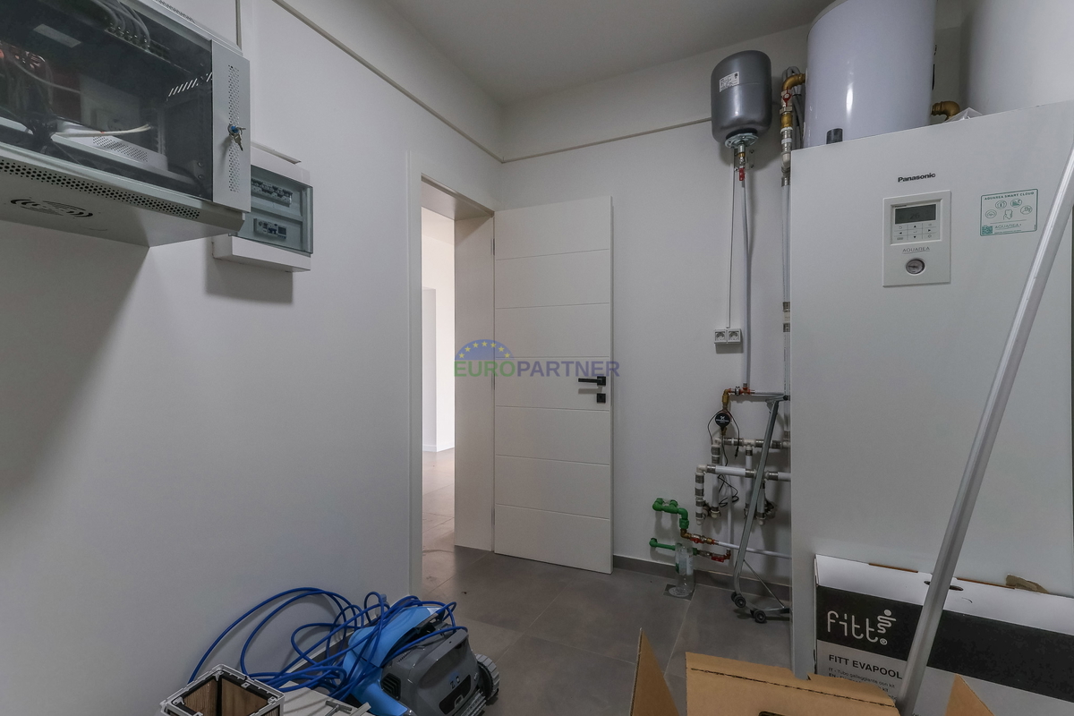 Samostojna luksuzna vila s pogledom na morje