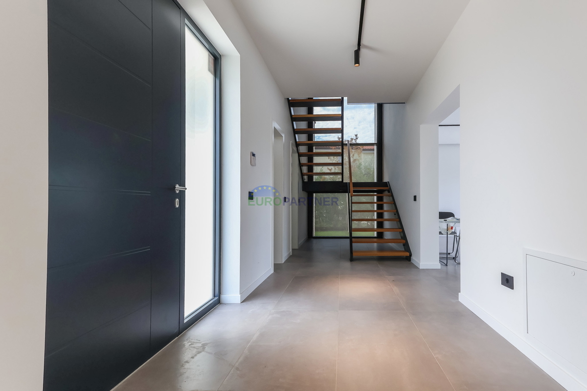 Samostojna luksuzna vila s pogledom na morje