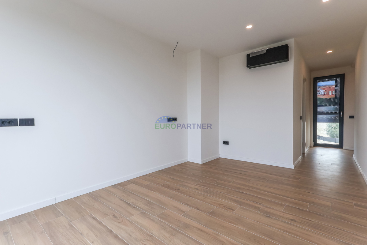 Samostojna luksuzna vila s pogledom na morje