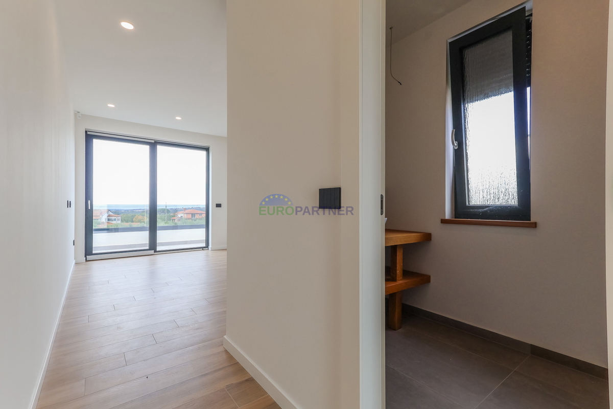 Samostojna luksuzna vila s pogledom na morje