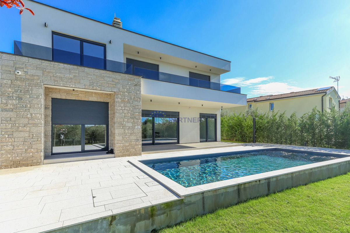 Samostojna luksuzna vila s pogledom na morje