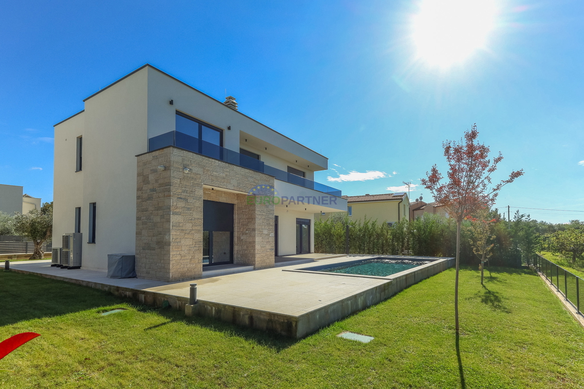 Samostojna luksuzna vila s pogledom na morje