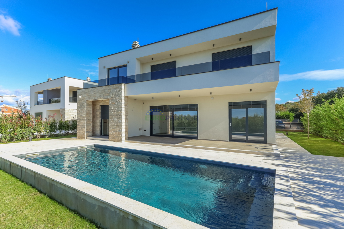 Samostojna luksuzna vila s pogledom na morje